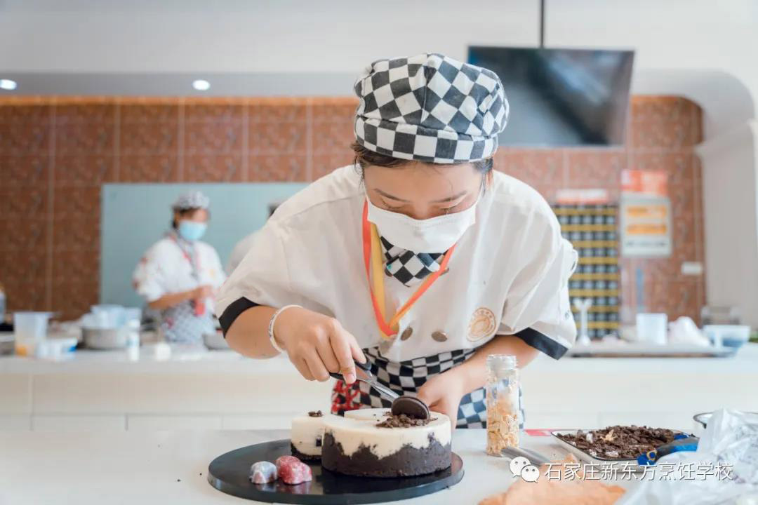 西點技藝，職場“甜”點—— 探索西點師的多彩職業(yè)生涯