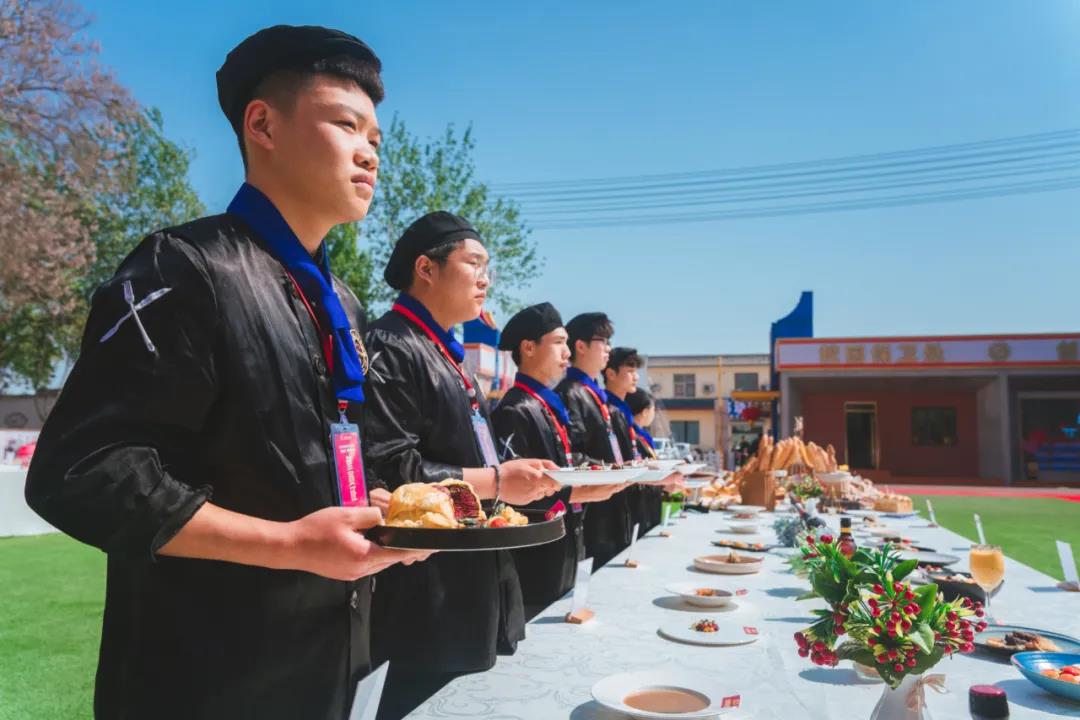 想成為一名西餐廚師，我需要學習多久？