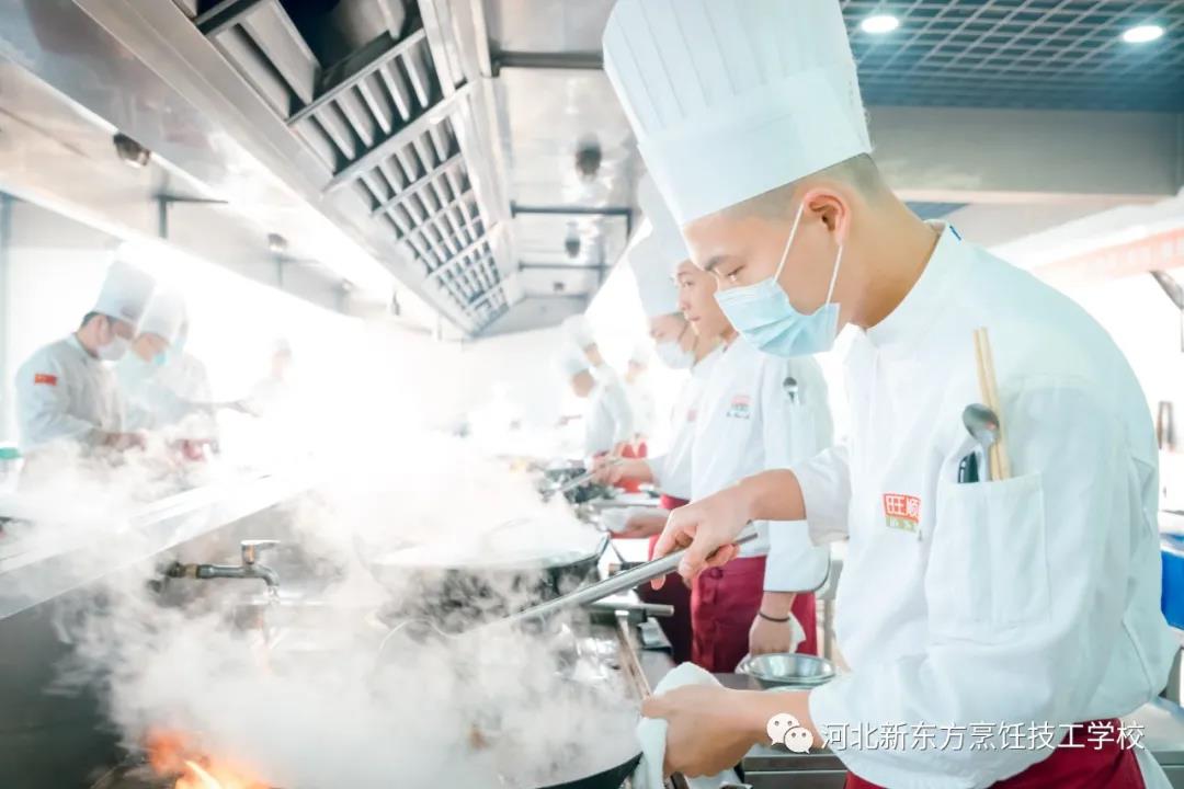 快看！旺順閣爐灶主廚班畢業(yè)，企業(yè)到校來選拔，學子搭上直通車！