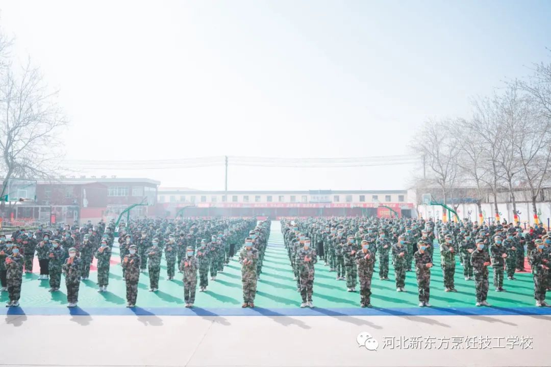 軍訓(xùn)開幕式丨鮮衣怒馬，沙場點(diǎn)兵，今日你們很颯