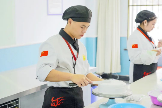 00后學(xué)什么技術(shù)好？汽修、廚師、計(jì)算機(jī)哪個(gè)好？526.png