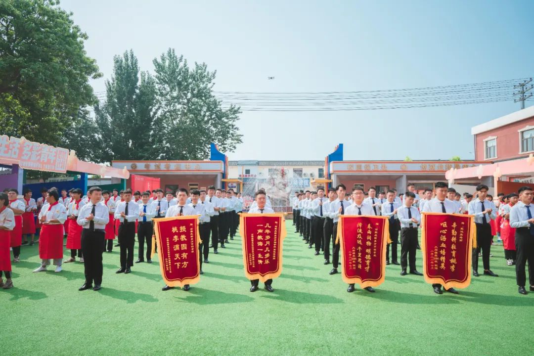 渝鄉(xiāng)辣婆婆班畢業(yè)典禮：用青春作答，與時代同行！