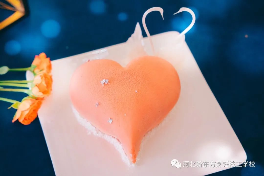 當(dāng)美食遇上“多巴胺穿搭”，適配度好滿(mǎn)！