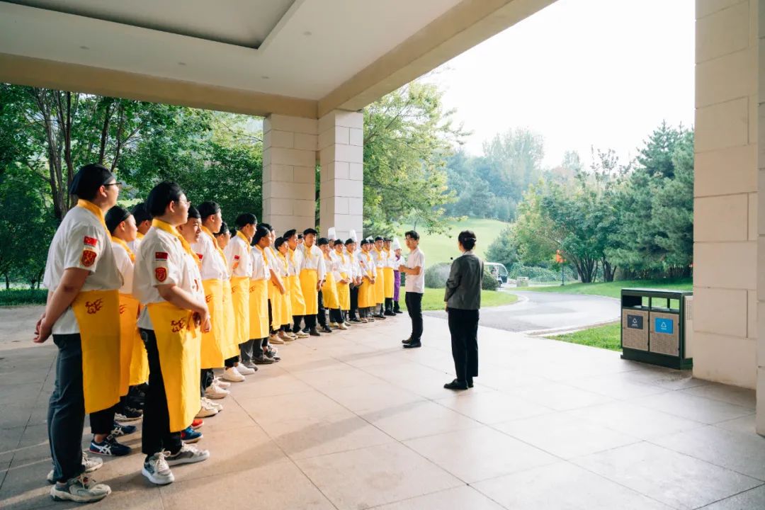 實(shí)地企業(yè)參觀，助力學(xué)生未來！河北新東方學(xué)子應(yīng)邀走進(jìn)『翠屏山迎賓館』觀摩學(xué)習(xí)！