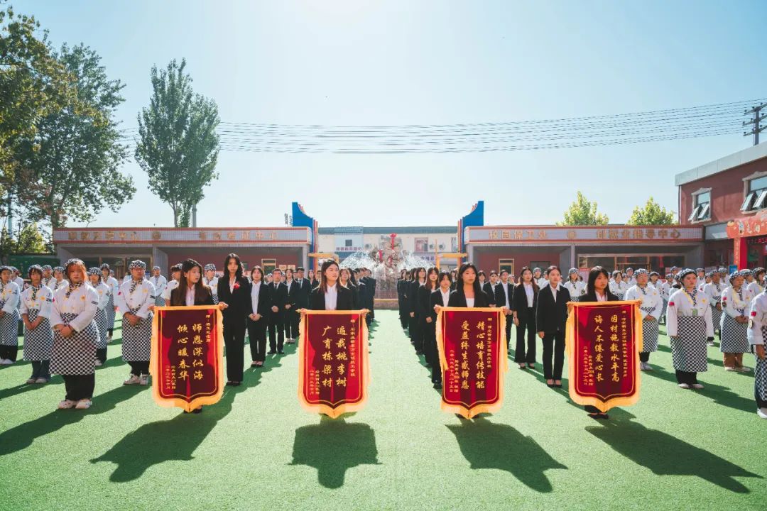 【畢業(yè)歡送會】鮮衣怒馬少年時，不負(fù)韶華行且知！