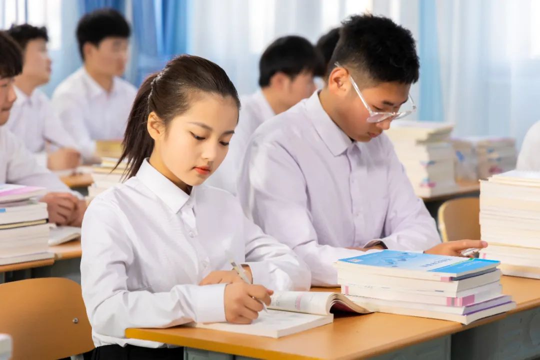 “普職分流”是機遇，選擇河北新東方，輕松贏未來！