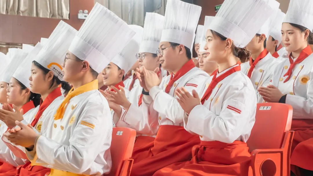 本科生學廚師是學籍浪費？不，這是TA們的“人間清醒”！
