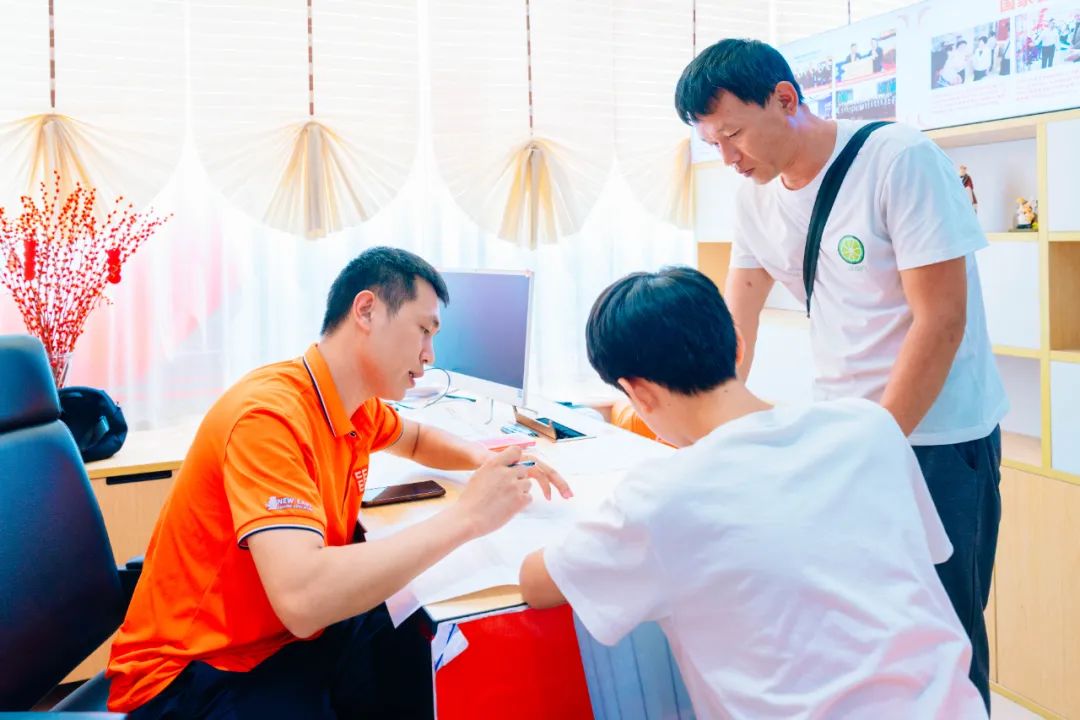 咨詢中心人氣爆表，報(bào)名人數(shù)持續(xù)上升！河北新東方各專(zhuān)業(yè)名額正在減少！