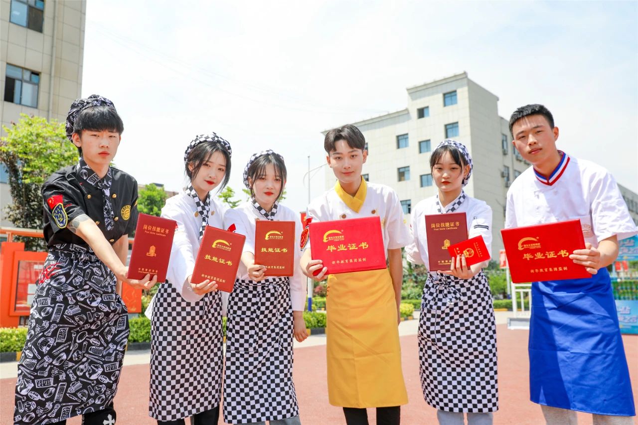 全面對(duì)比，為何我選擇從XX學(xué)校轉(zhuǎn)到河北新東方？
