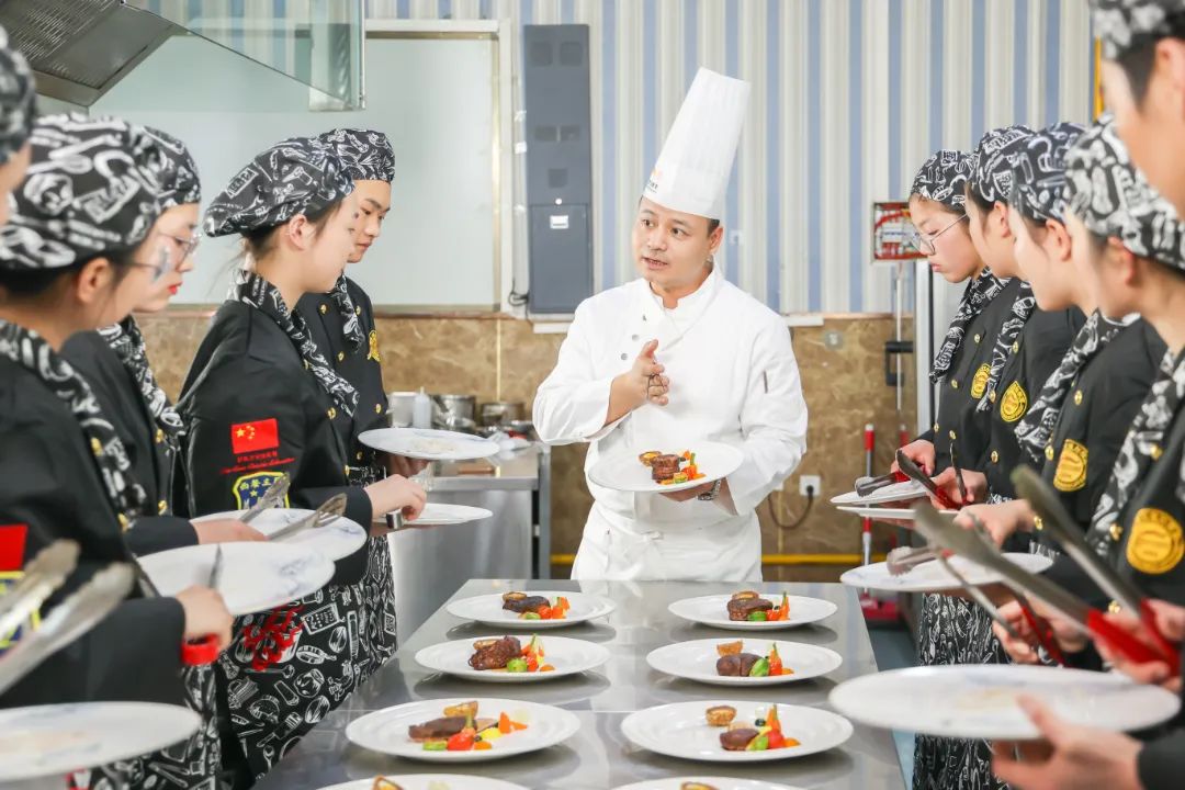 【轉(zhuǎn)學(xué)季】學(xué)技術(shù)為什么要選擇河北新東方？原來是因為這些優(yōu)勢~
