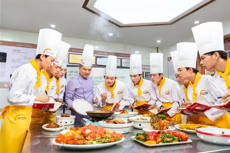 免費短視頻教程那么多，為什么偏偏要花錢學(xué)？