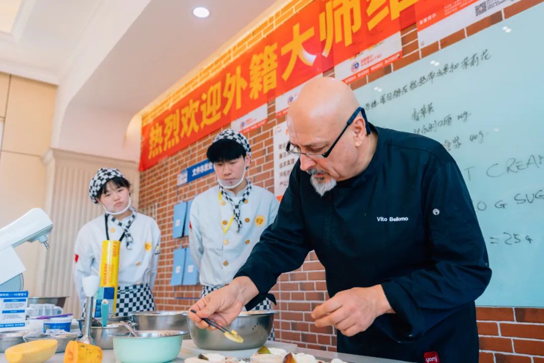 外籍大師空降河北新東方：不出國門，也能感受西式浪漫！