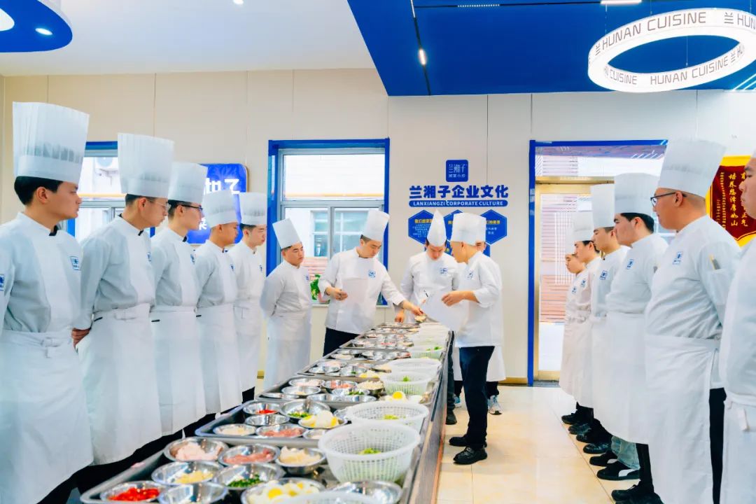 初中生不上高中有出路嗎？初中畢業(yè)學(xué)廚師是好選擇嗎？