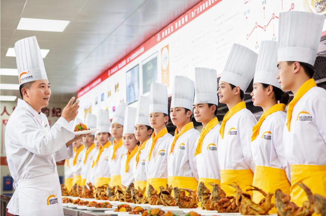 健康中國(guó)需要"會(huì)做飯"的專(zhuān)業(yè)人才！河北新東方學(xué)子用技能守護(hù)全民健康