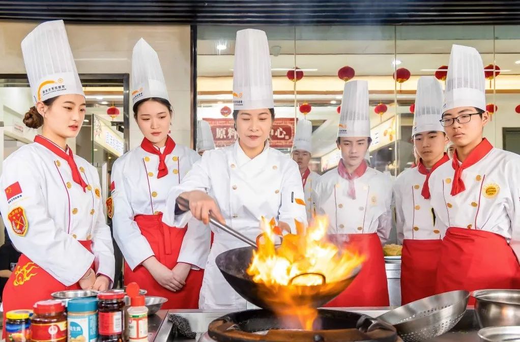 真材“食”料看得見！河北新東方烹飪技工學(xué)校實(shí)操教學(xué)，學(xué)真本事！