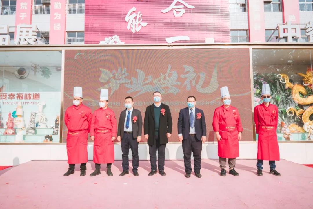 時(shí)光不老，青春不散，畢業(yè)只是與期待的未來(lái)相遇！