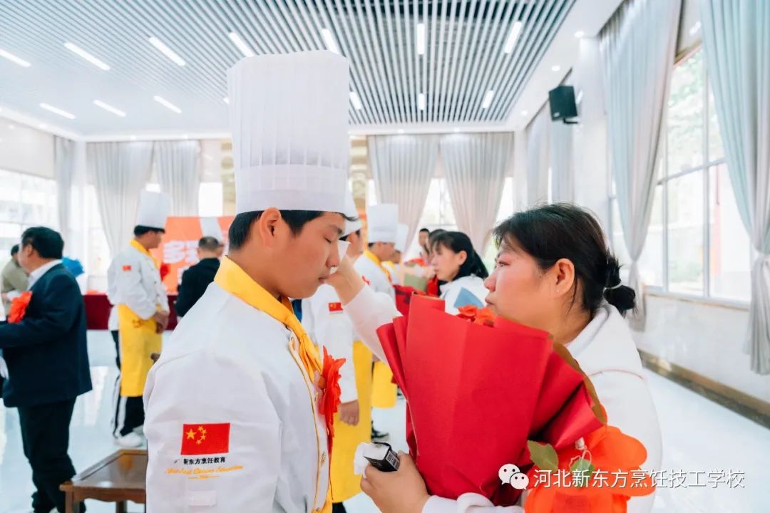 節(jié)日特輯丨母親節(jié)曬合照，帶著媽媽上學(xué)校頭條！